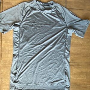 Men’s Gray Nike Short Sleeve Shirt 
Size: Medium, Used